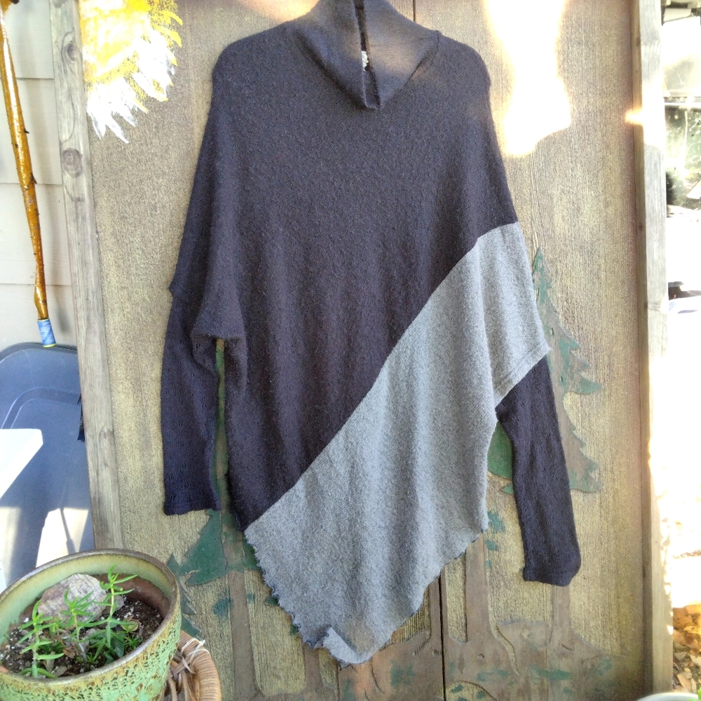 Avatar Asymmetrical Black and Gray Women's Sweater